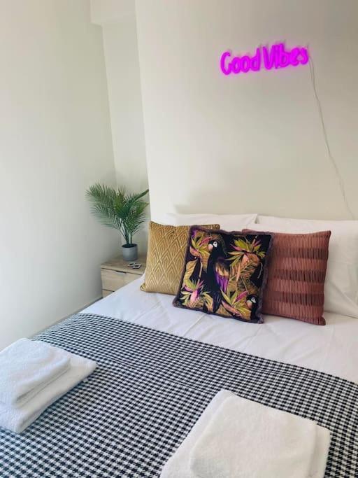 אתונה New 2Bd Aprt With Shared Rooftop Pool D3 מראה חיצוני תמונה