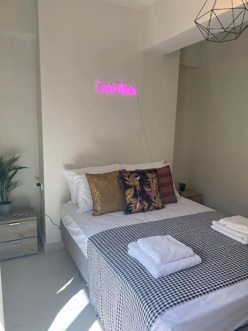 אתונה New 2Bd Aprt With Shared Rooftop Pool D3 מראה חיצוני תמונה