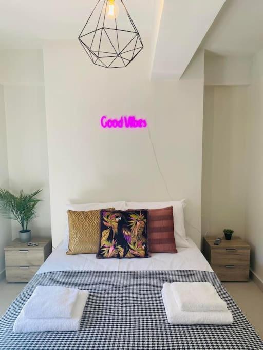 אתונה New 2Bd Aprt With Shared Rooftop Pool D3 מראה חיצוני תמונה