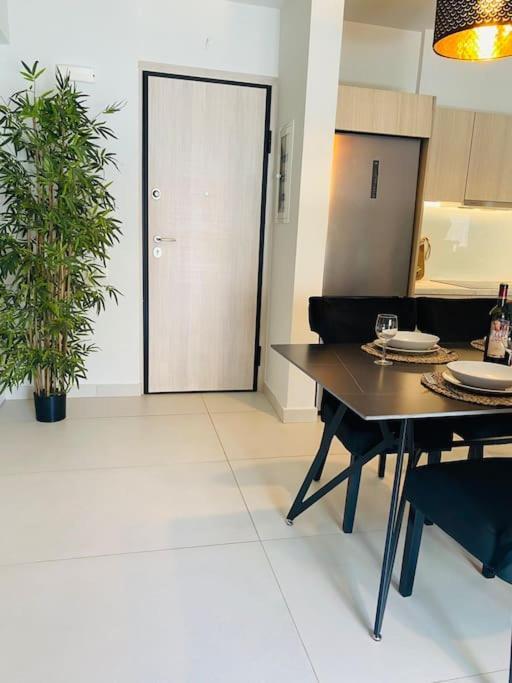 אתונה New 2Bd Aprt With Shared Rooftop Pool D3 מראה חיצוני תמונה
