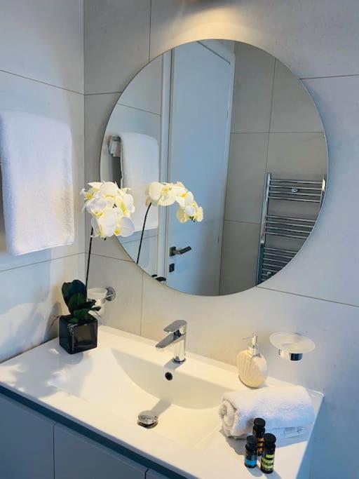 אתונה New 2Bd Aprt With Shared Rooftop Pool D3 מראה חיצוני תמונה