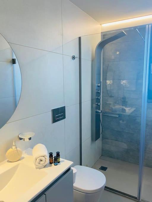 אתונה New 2Bd Aprt With Shared Rooftop Pool D3 מראה חיצוני תמונה